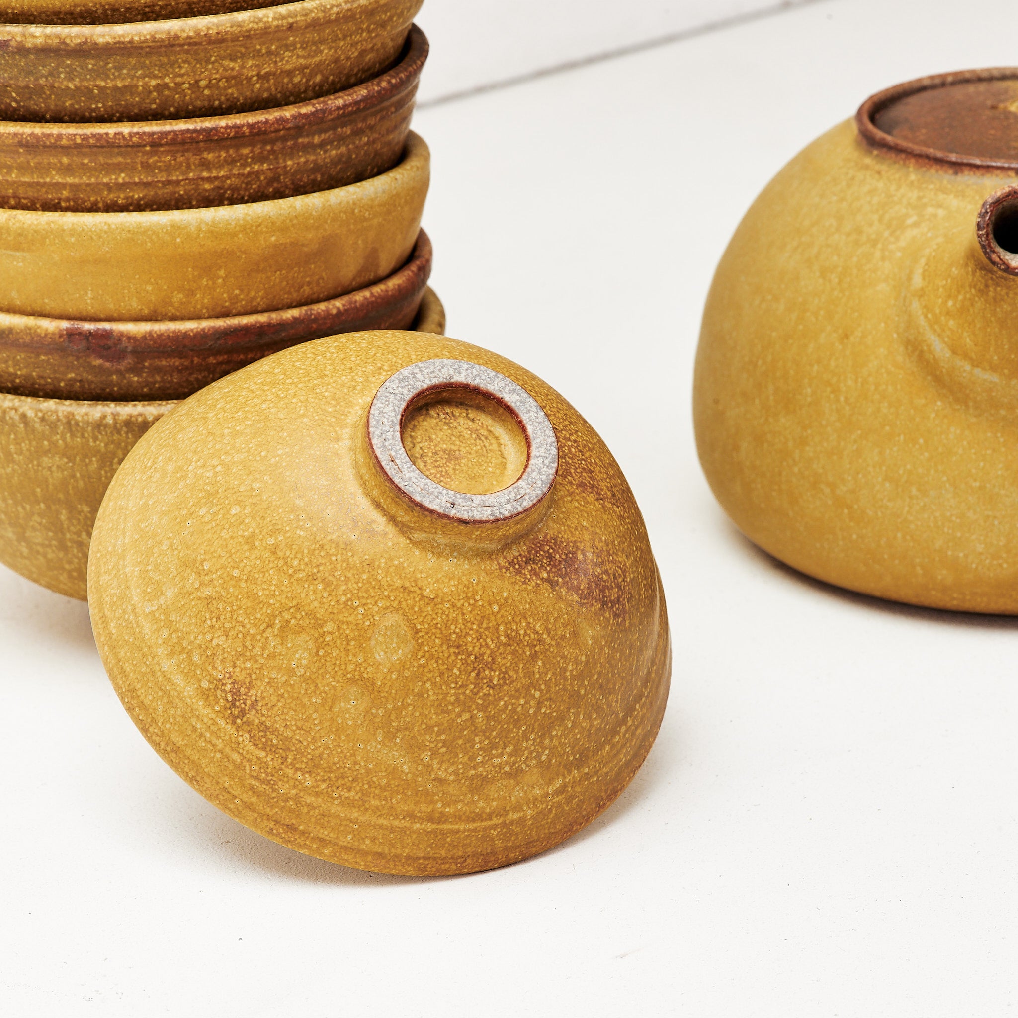 Tea bowls in Golden Petal Finish