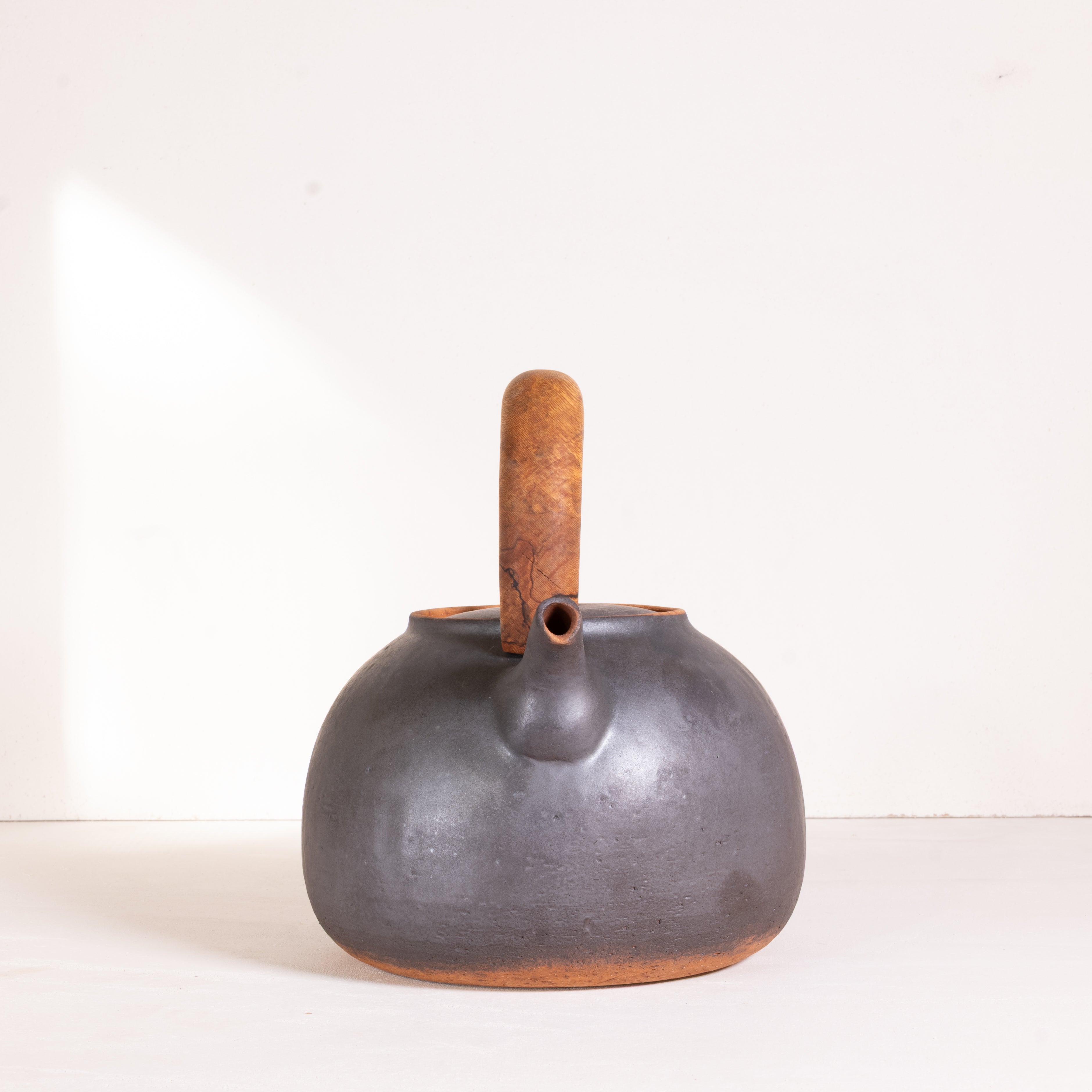 Kettle in new moon finish