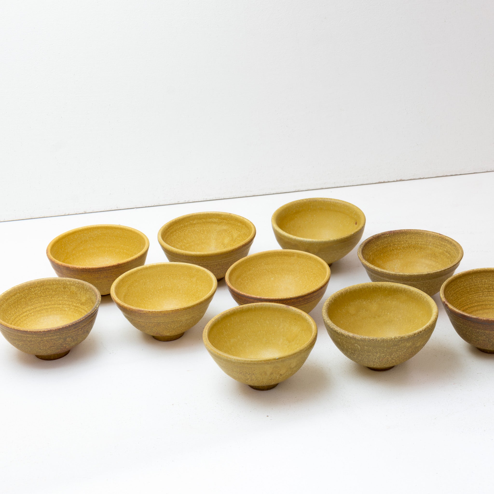 Tea bowls in Golden Petal Finish
