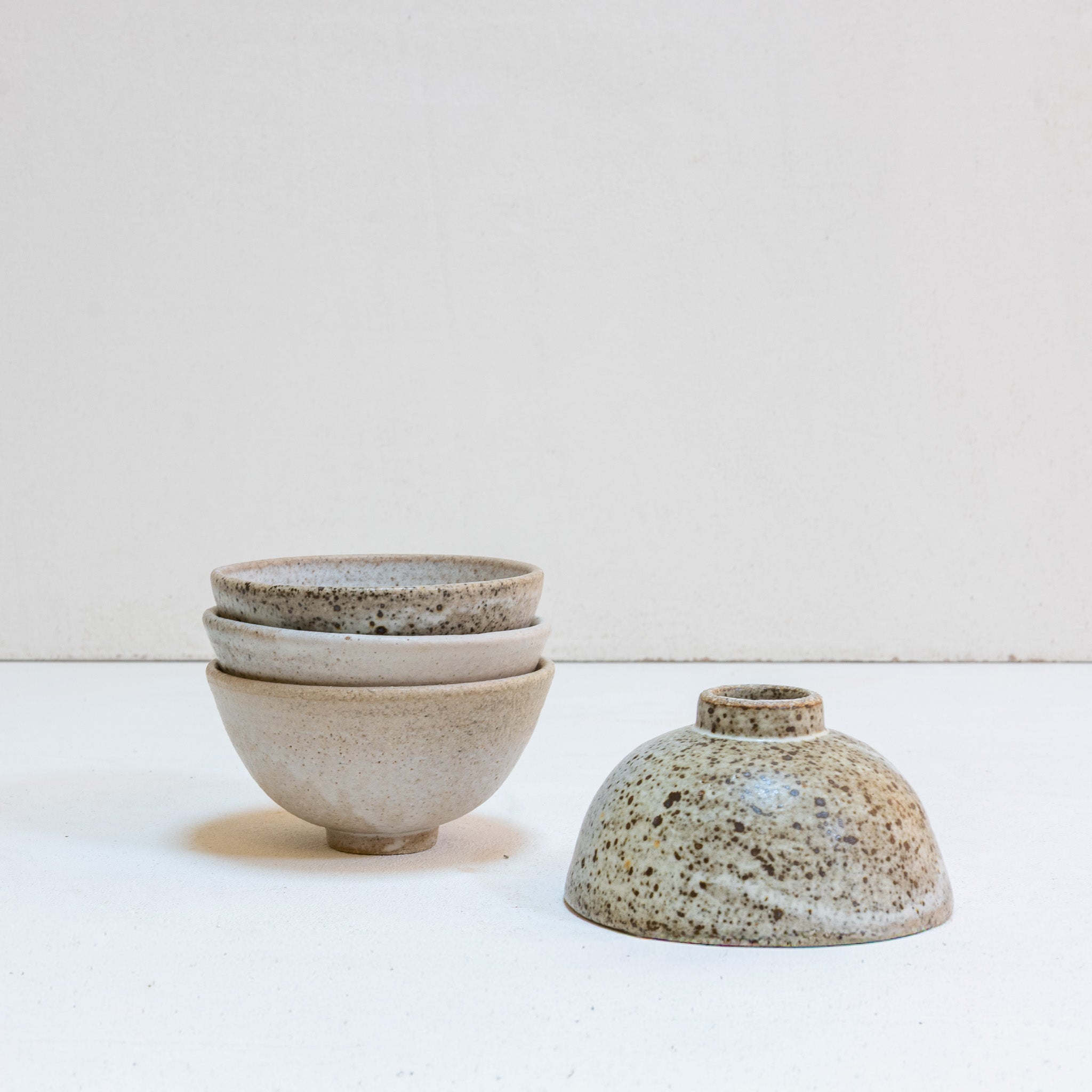 Set of 4 brutal white tea bowls with a quail egg spot