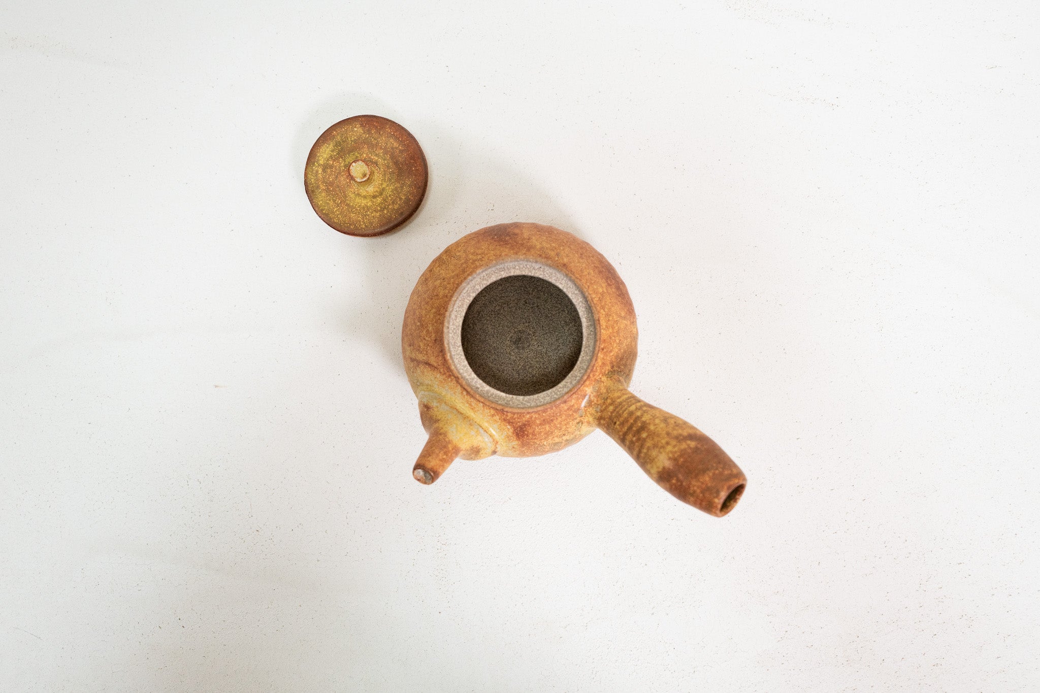 Ceramic side handle