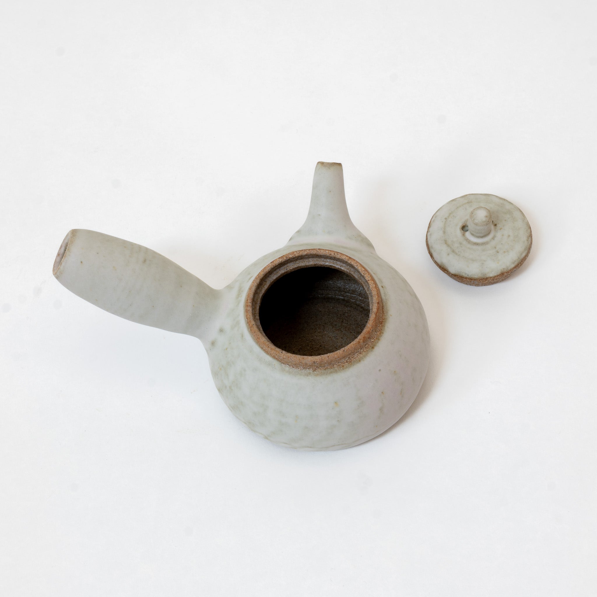 Fluted matte white ceramic side-handle teapot (250ml)