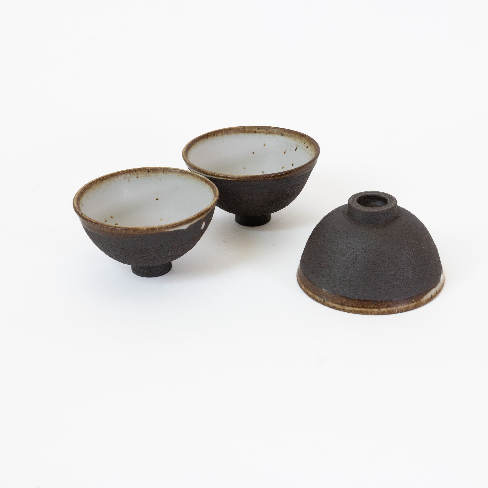 Black and white bowls