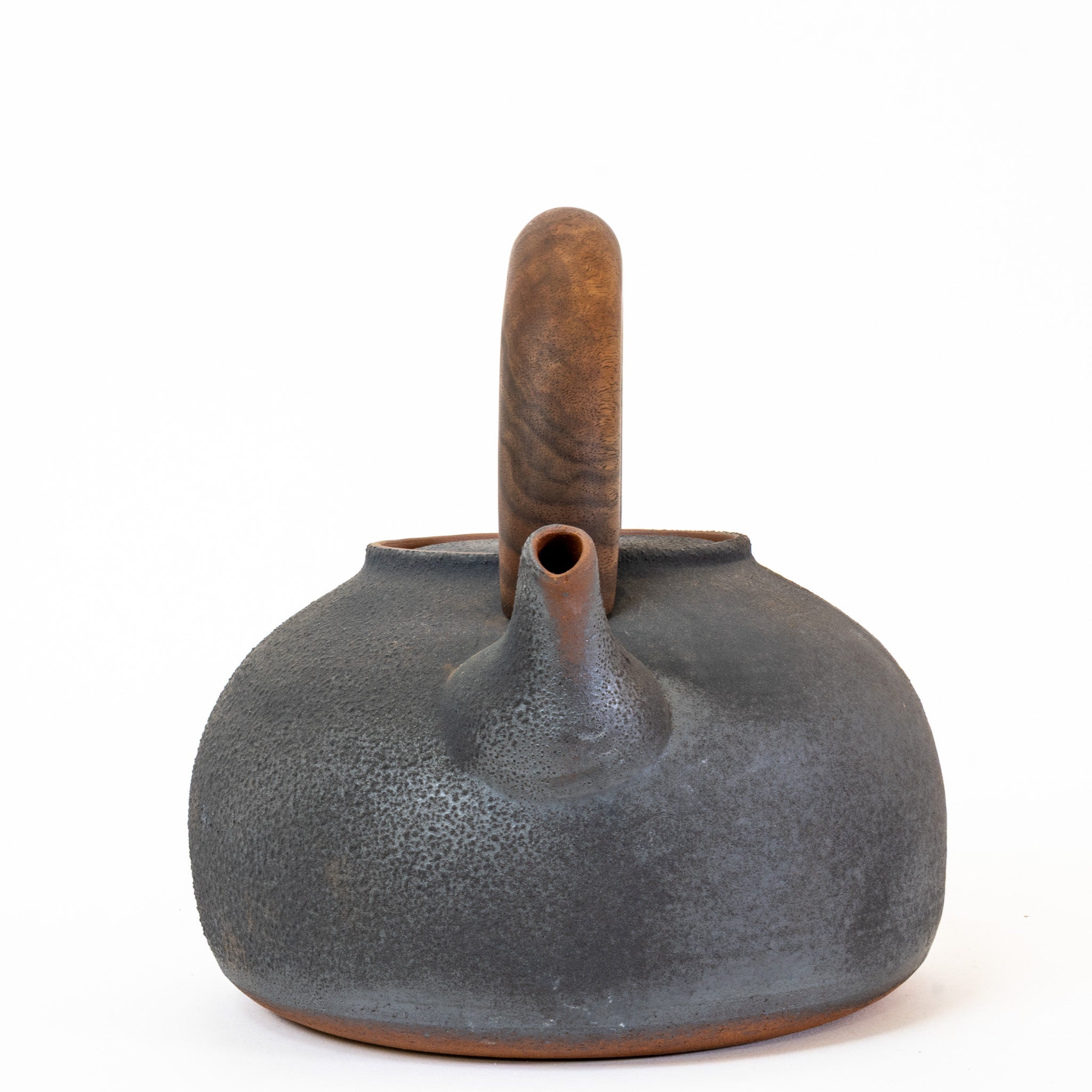 Kettle in new moon finish | claro walnut tiger stripe handle (2,000 ML)