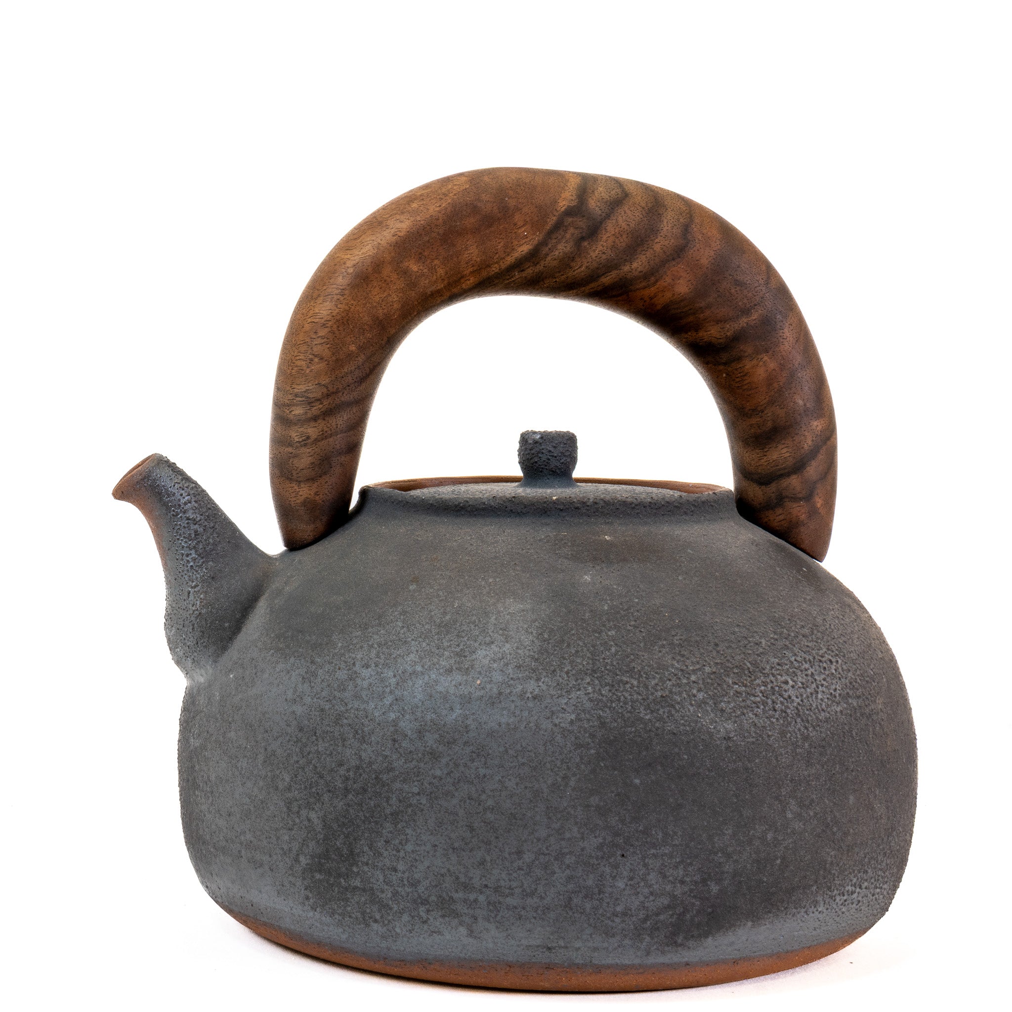 Kettle in new moon finish | claro walnut tiger stripe handle (2,000 ML)