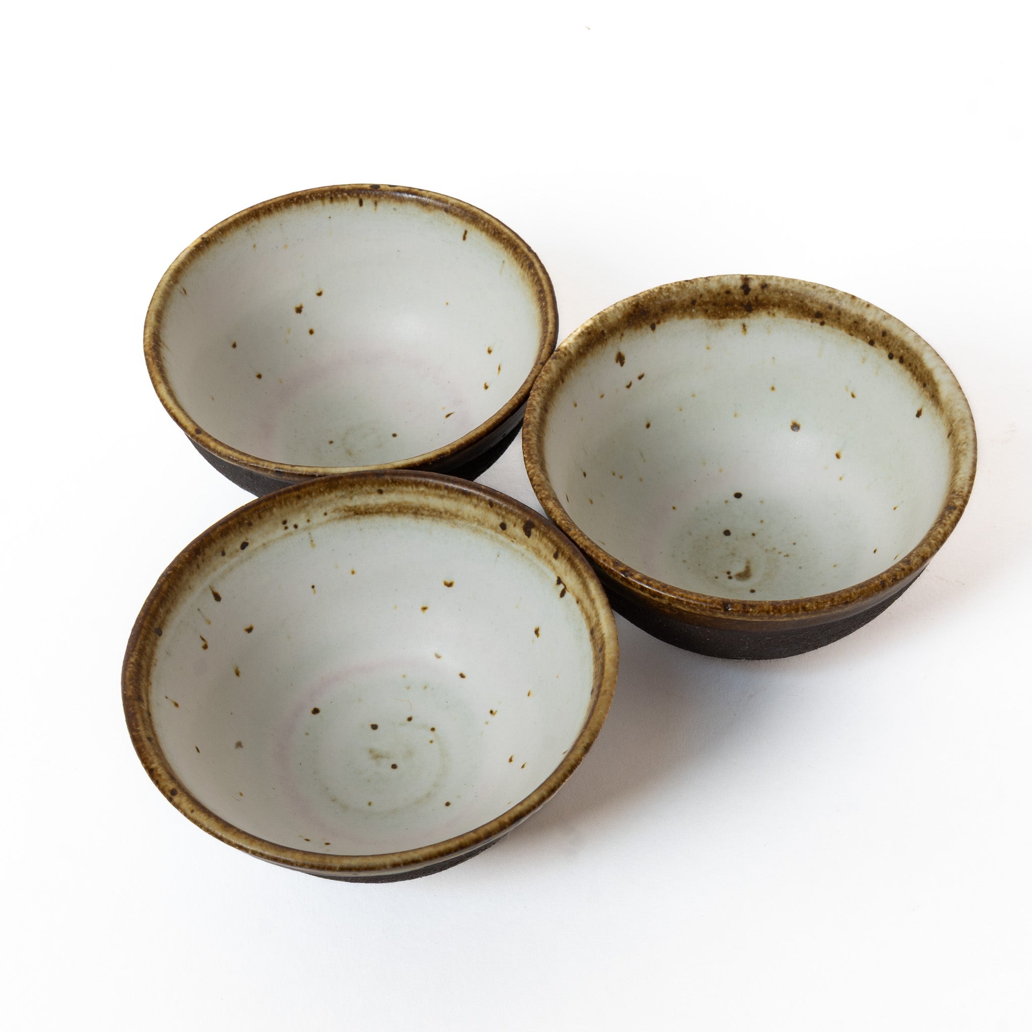 Black and white bowls