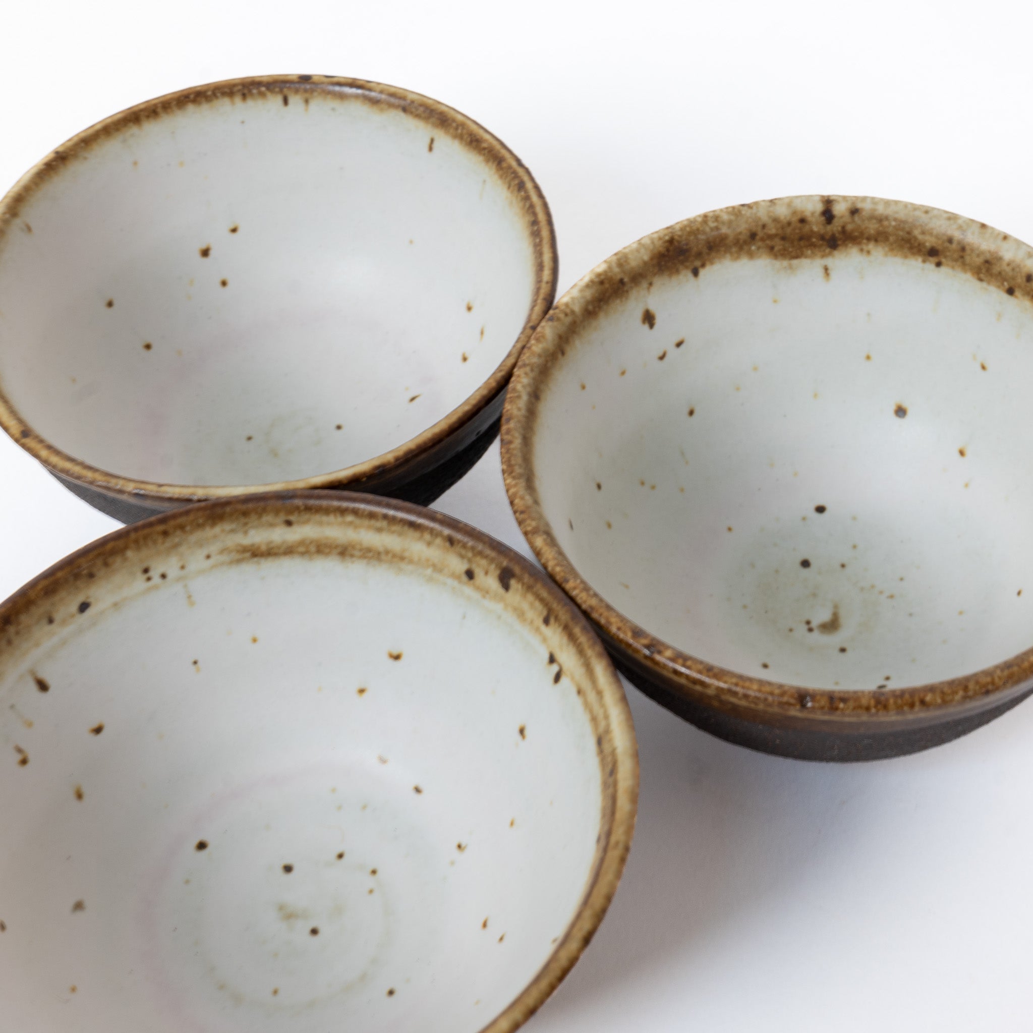 Black and white bowls