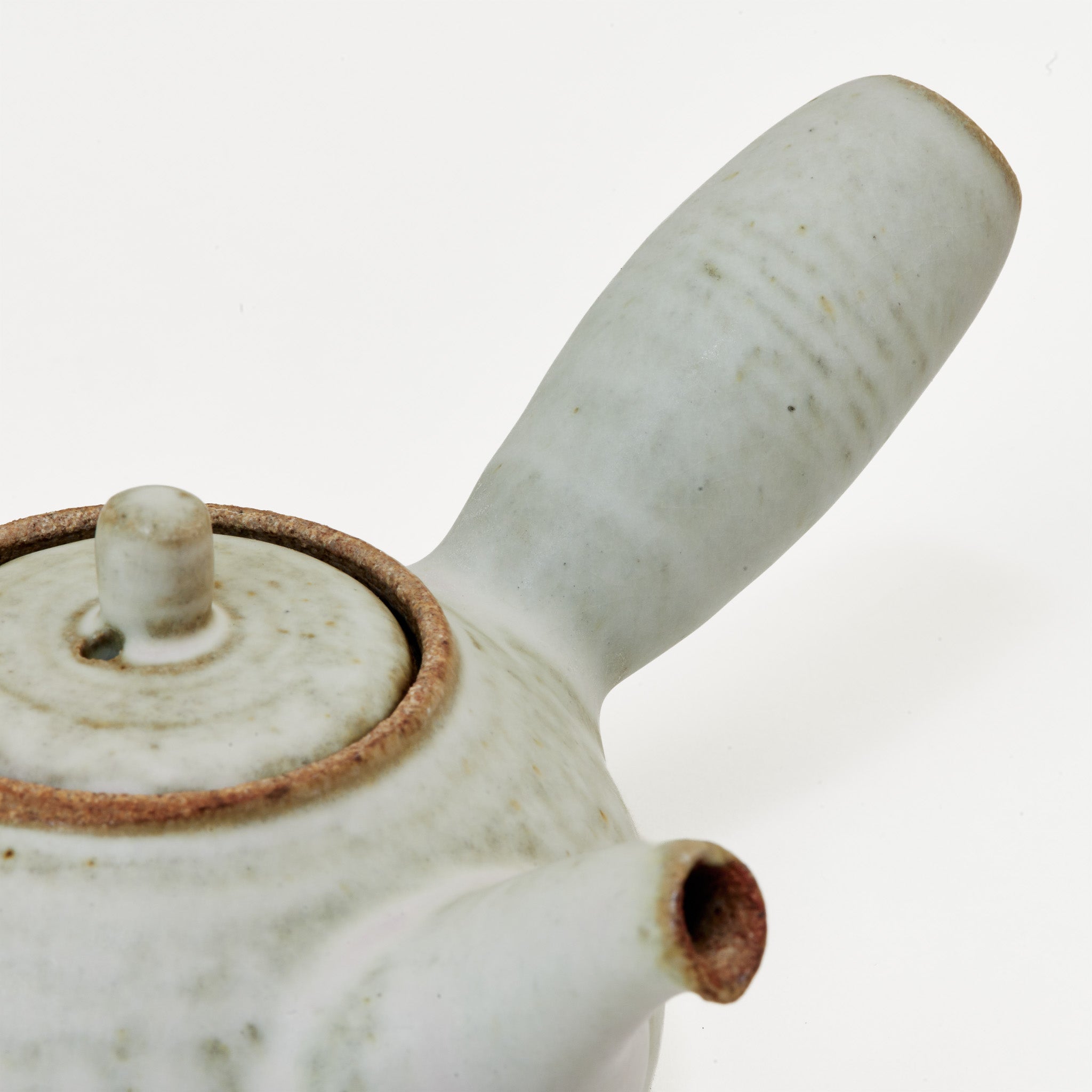 Fluted matte white ceramic side-handle teapot (250ml)